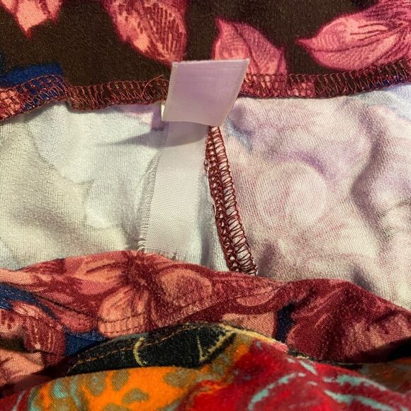 (2) Pair Lularoe Leggings (Tall & Curvy), (1) Pair Lularoe-like Leggings - Picture 3 of 7